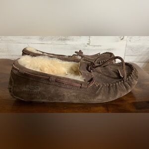UGG Dakota Suede Leather Sheepskin Lining Rubber Sole Moccasin sz 8